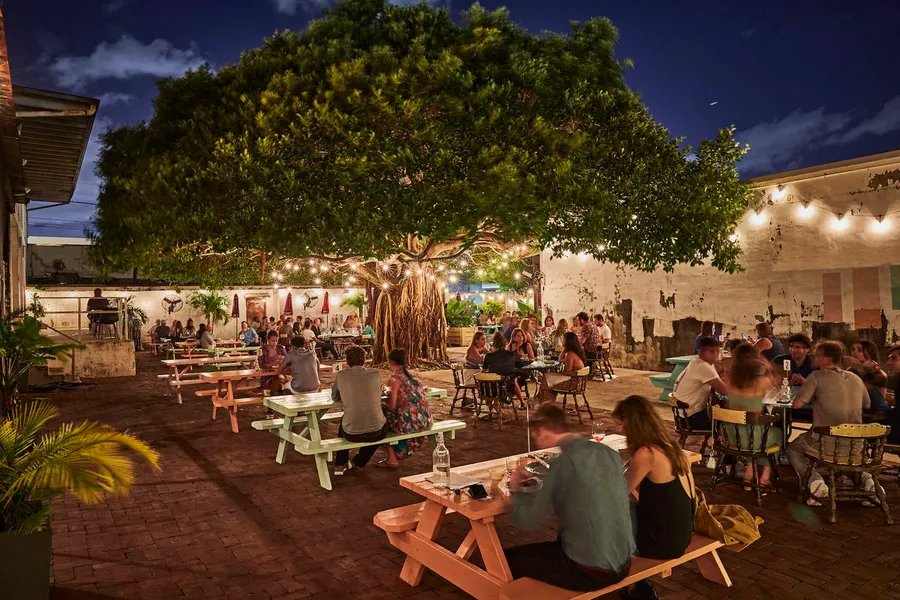 Leisure Dining Options at Safa One de Grisogono.